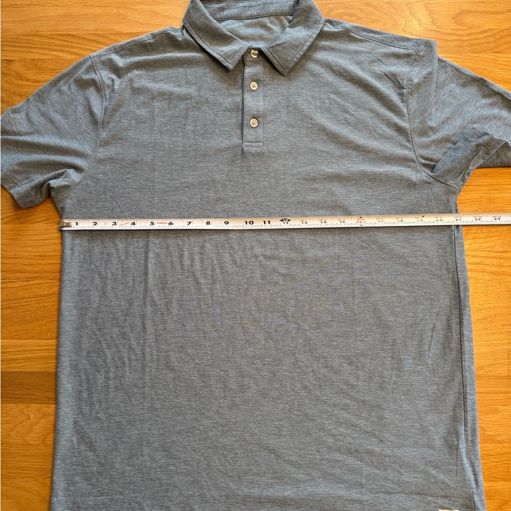 Vuori men’s Strato polo chambray heather light blue